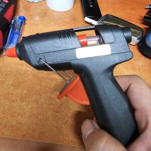 100円ショップのグルーガン