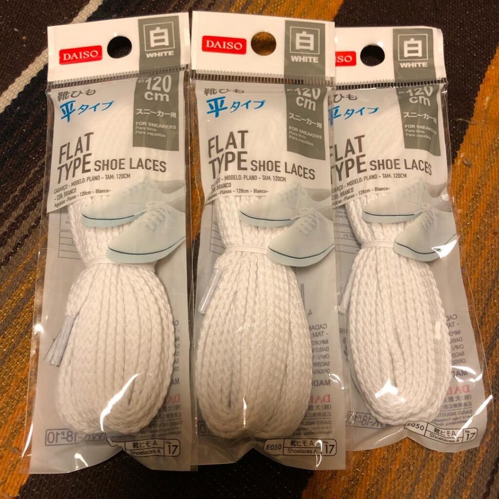 100円スニーカー靴紐