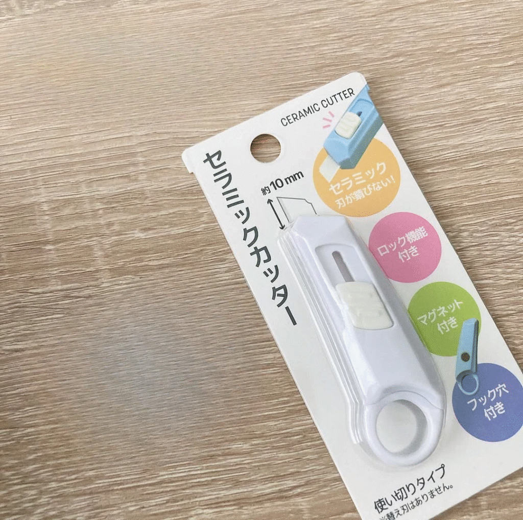 100円小型カッター