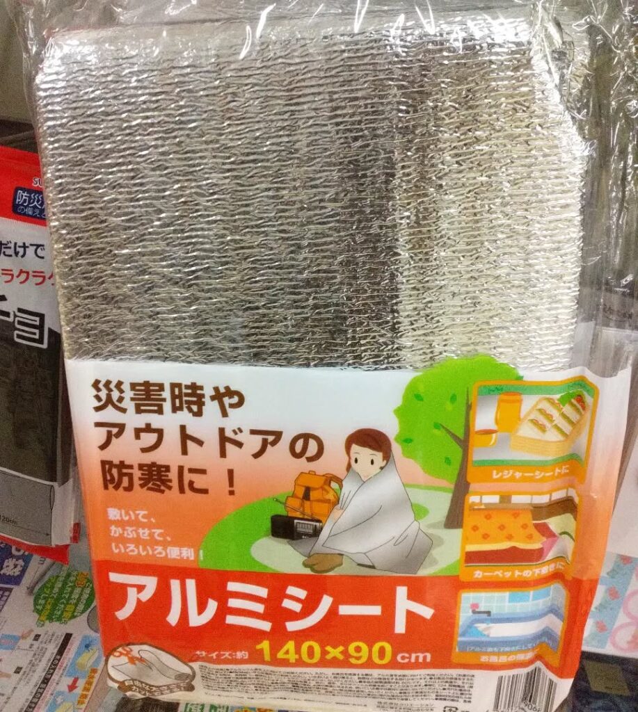 100円銀色保温シート