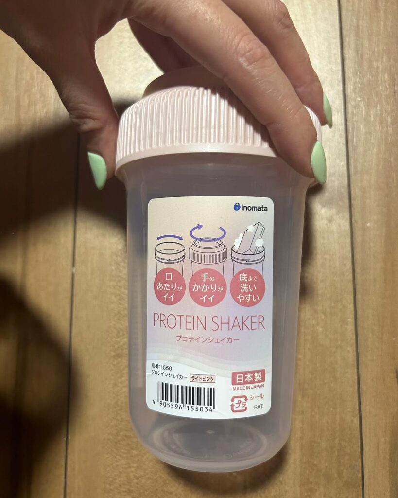 100均のプラスチックシェーカー