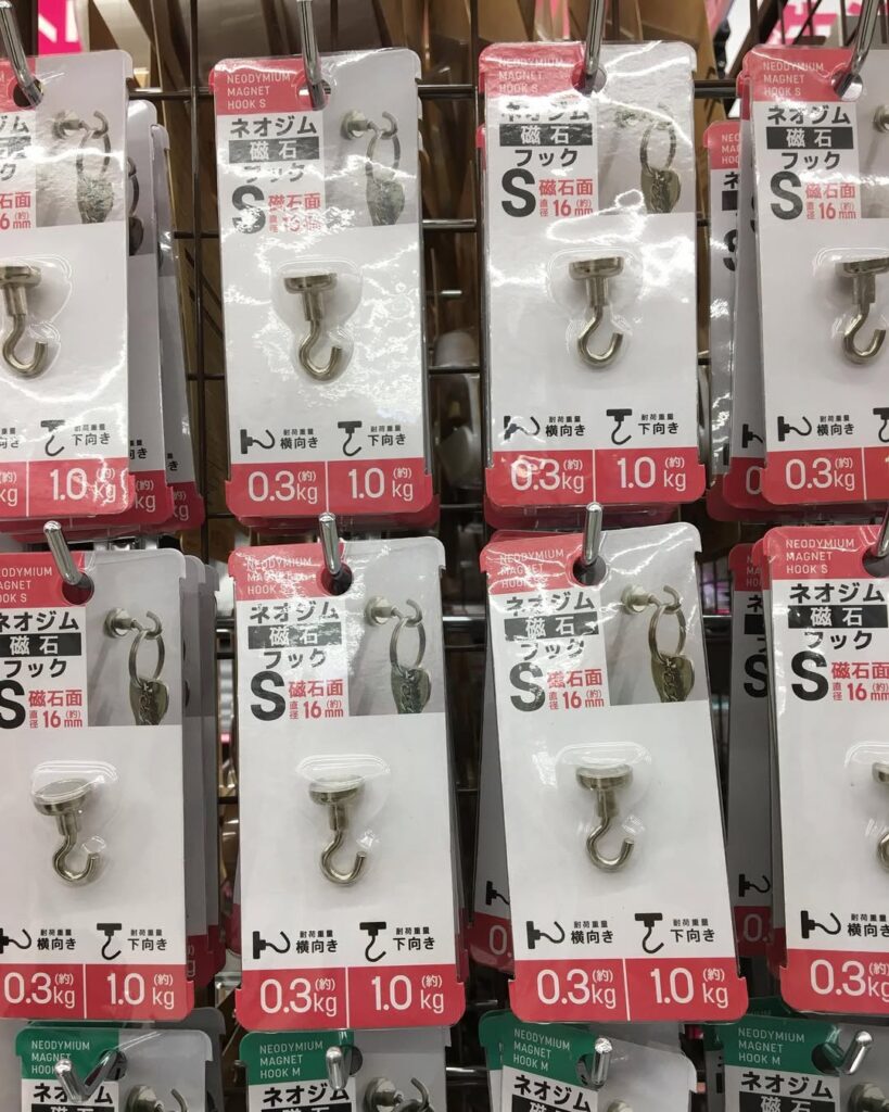 100均小型マグネットフック