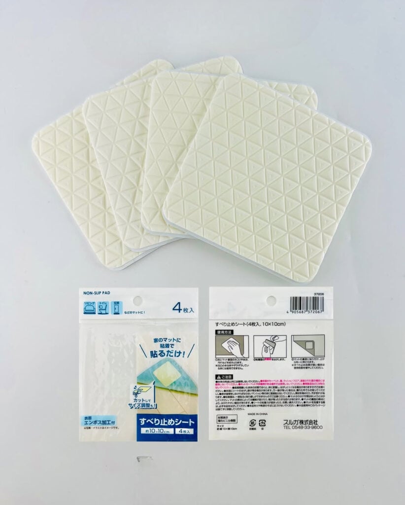 「100円の滑り止めマット」