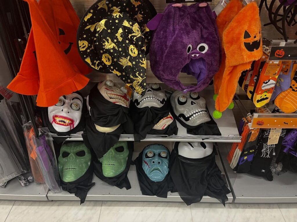 「100均アイテム ハロウィン仮装」
