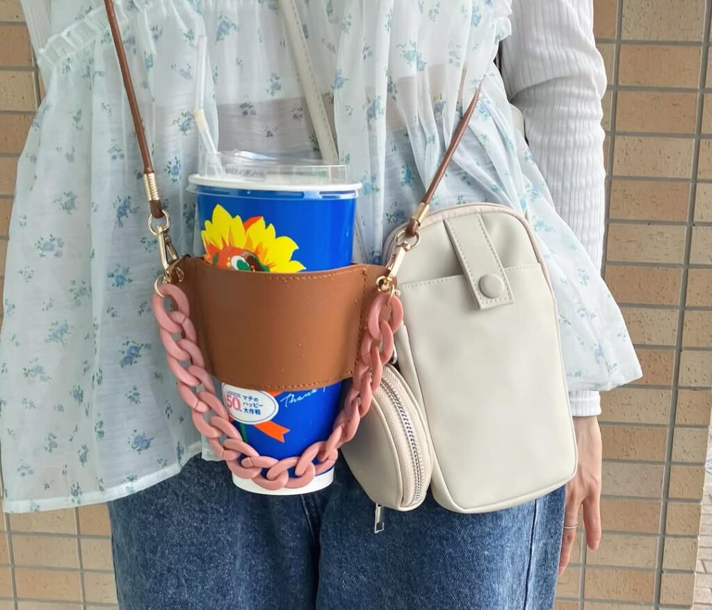「100円ショップのドリンクホルダー」