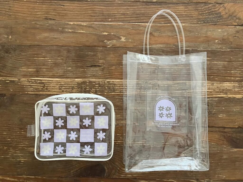 「100円ショップのプールバッグ」