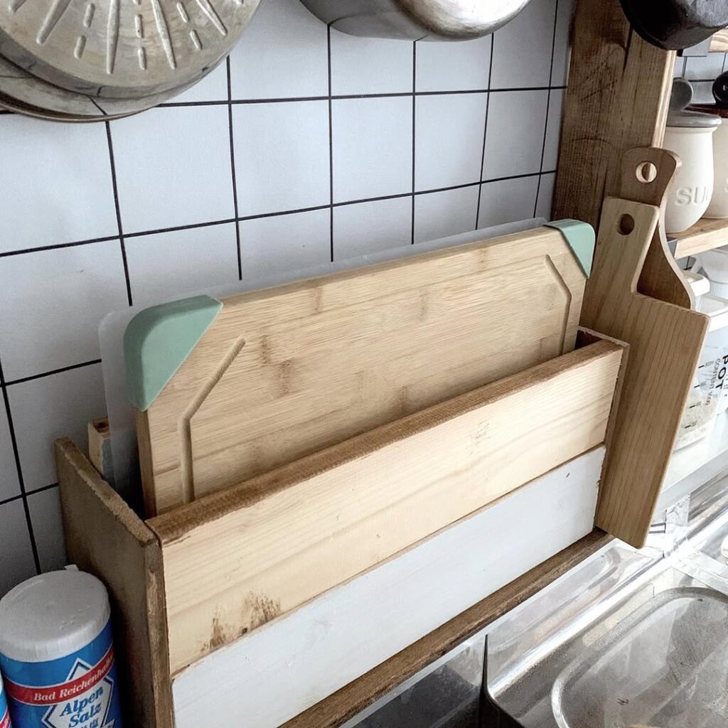 100均キッチン用まな板スタンド