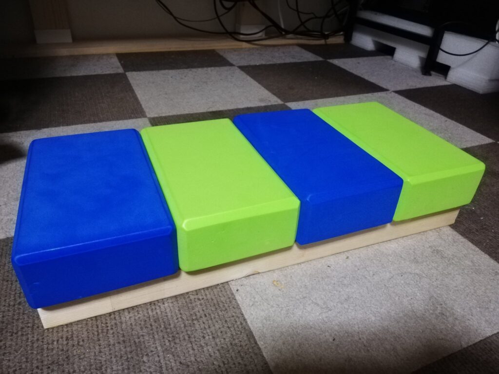 100円クッション足置き