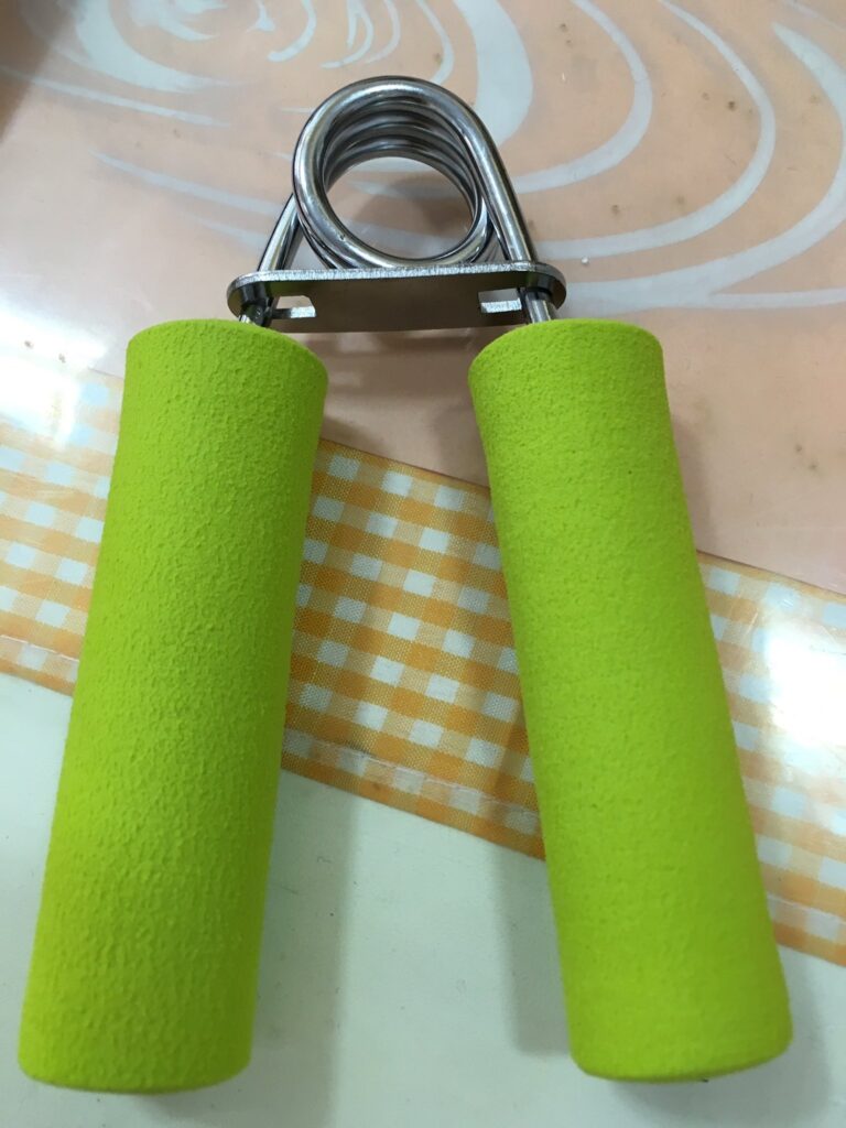 100円手指トレーナー